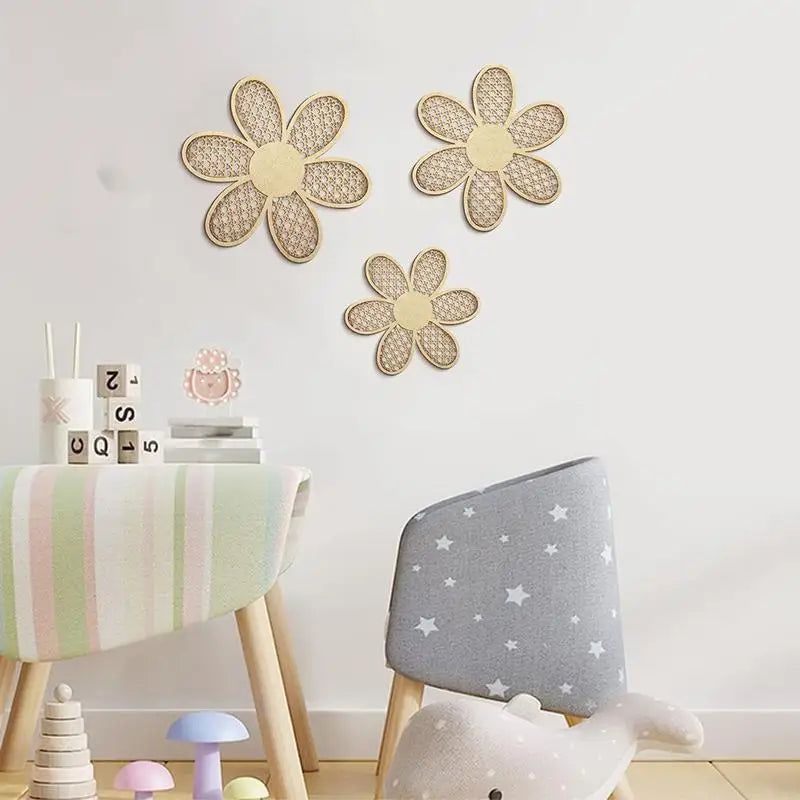 Floating Wooden Floral Rattan Daisy